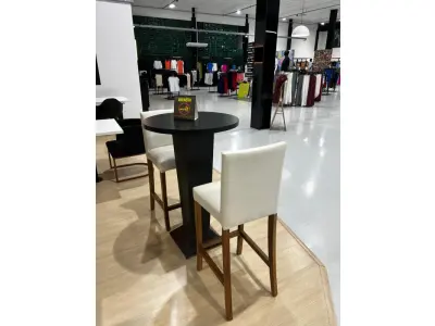 LOTE 003 - Lote de moveis, roupas