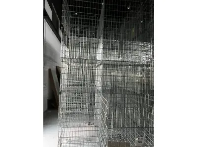 LOTE 003 - Lote de moveis, roupas