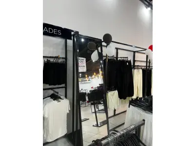 LOTE 004 - Roupas, moveis, eletrônicos