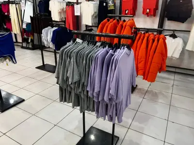 LOTE 004 - Roupas, moveis, eletrônicos