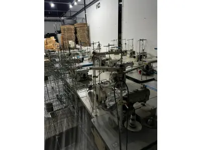 LOTE 003 - Lote de moveis, roupas