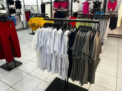 LOTE 004 - Roupas, moveis, eletrônicos