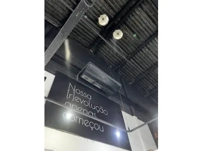 LOTE 003 - Lote de moveis, roupas