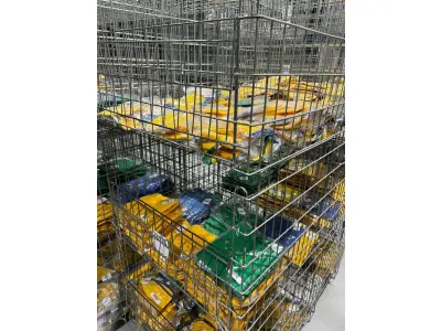 LOTE 003 - Lote de moveis, roupas