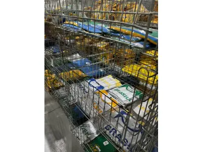 LOTE 003 - Lote de moveis, roupas