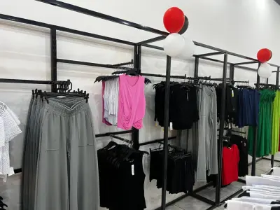 LOTE 004 - Roupas, moveis, eletrônicos