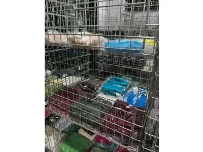 LOTE 003 - Lote de moveis, roupas