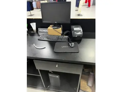 LOTE 004 - Roupas, moveis, eletrônicos