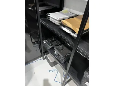 LOTE 003 - Lote de moveis, roupas