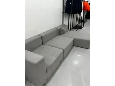 LOTE 003 - Lote de moveis, roupas