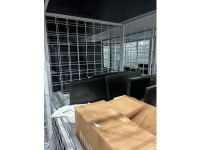 LOTE 003 - Lote de moveis, roupas