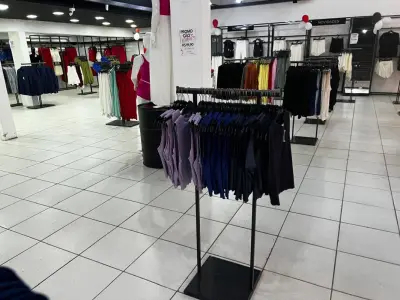 LOTE 004 - Roupas, moveis, eletrônicos