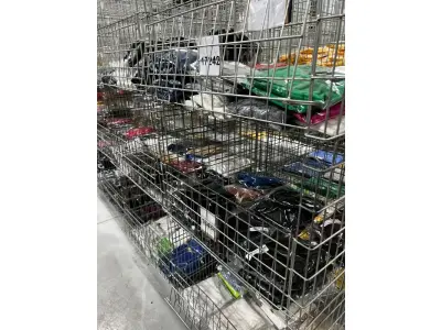 LOTE 003 - Lote de moveis, roupas