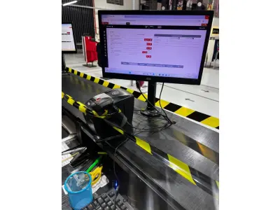 LOTE 003 - Lote de moveis, roupas