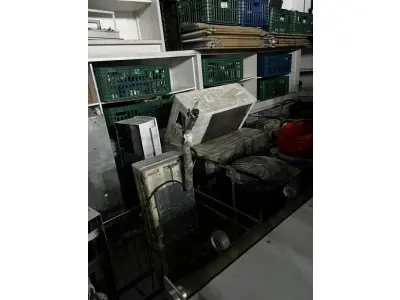 LOTE 003 - Lote de moveis, roupas