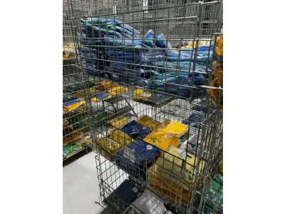 LOTE 003 - Lote de moveis, roupas