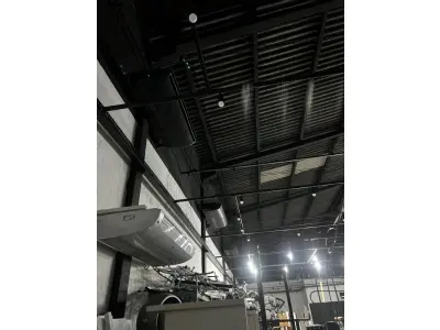 LOTE 003 - Lote de moveis, roupas