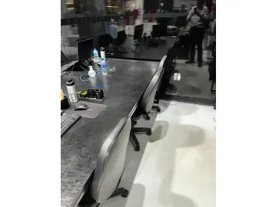 LOTE 003 - Lote de moveis, roupas