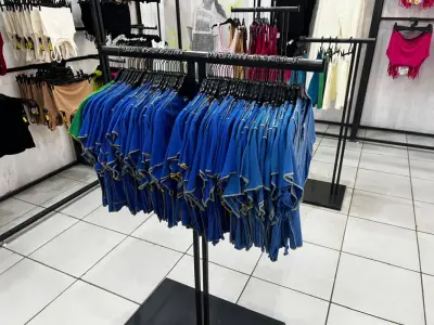 LOTE 004 - Roupas, moveis, eletrônicos