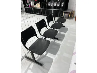 LOTE 003 - Lote de moveis, roupas