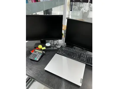 LOTE 003 - Lote de moveis, roupas