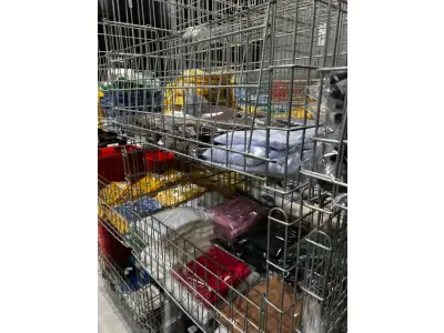 LOTE 003 - Lote de moveis, roupas