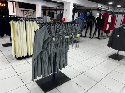 LOTE 004 - Roupas, moveis, eletrônicos