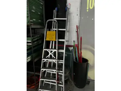 LOTE 003 - Lote de moveis, roupas