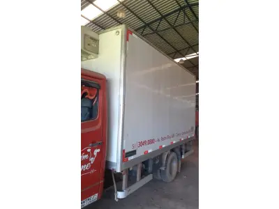 LOTE 001 - Mercedes Benz 709, ano 1991/1992, vermelho c/baú frigorifico