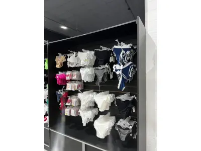 LOTE 003 - Lote de moveis, roupas