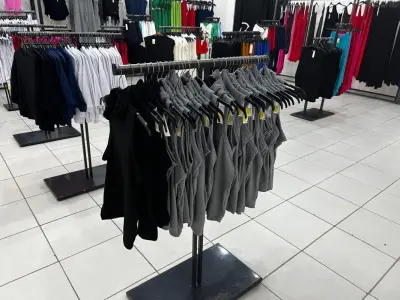 LOTE 004 - Roupas, moveis, eletrônicos