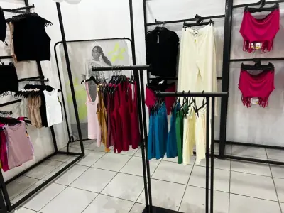 LOTE 004 - Roupas, moveis, eletrônicos