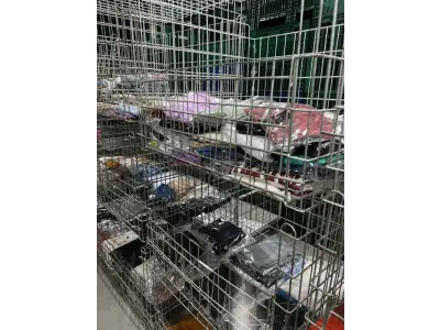 LOTE 003 - Lote de moveis, roupas