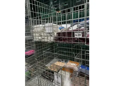 LOTE 003 - Lote de moveis, roupas