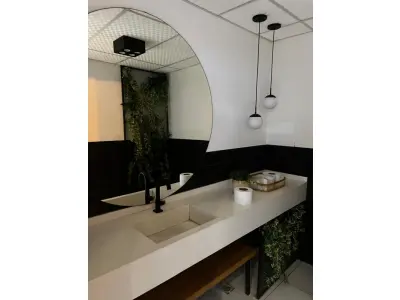 LOTE 003 - Lote de moveis, roupas