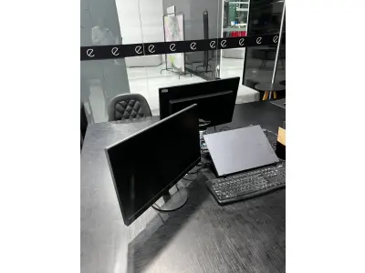 LOTE 003 - Lote de moveis, roupas