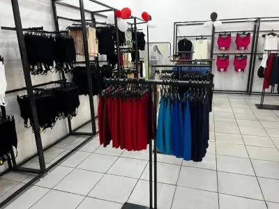 LOTE 004 - Roupas, moveis, eletrônicos