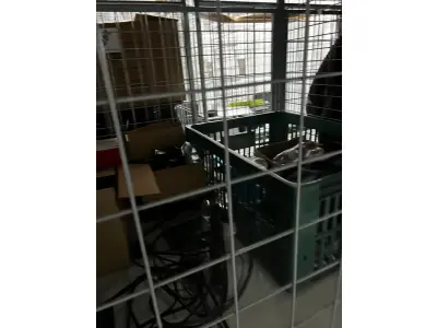 LOTE 003 - Lote de moveis, roupas