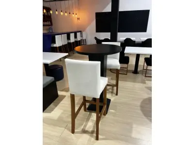 LOTE 003 - Lote de moveis, roupas