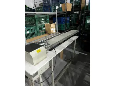 LOTE 003 - Lote de moveis, roupas