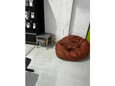 LOTE 003 - Lote de moveis, roupas