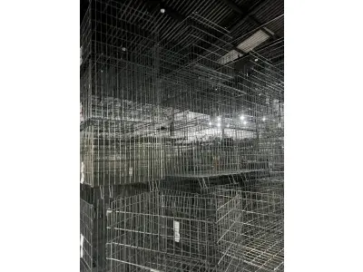 LOTE 003 - Lote de moveis, roupas