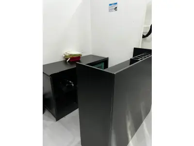 LOTE 003 - Lote de moveis, roupas