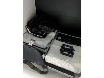 LOTE 003 - Lote de moveis, roupas