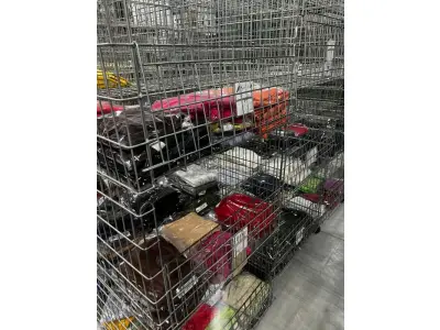 LOTE 003 - Lote de moveis, roupas