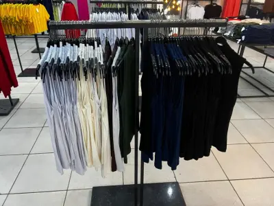 LOTE 004 - Roupas, moveis, eletrônicos