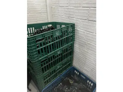 LOTE 003 - Lote de moveis, roupas