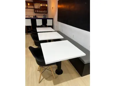 LOTE 003 - Lote de moveis, roupas