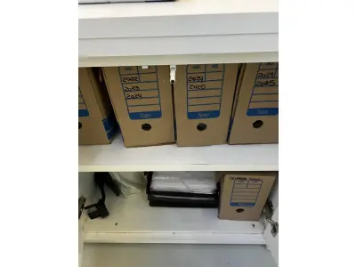 LOTE 003 - Lote de moveis, roupas