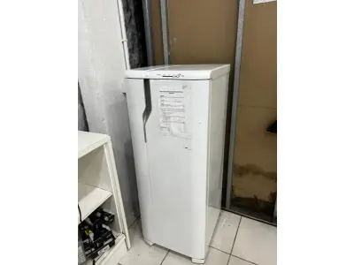 LOTE 004 - Roupas, moveis, eletrônicos